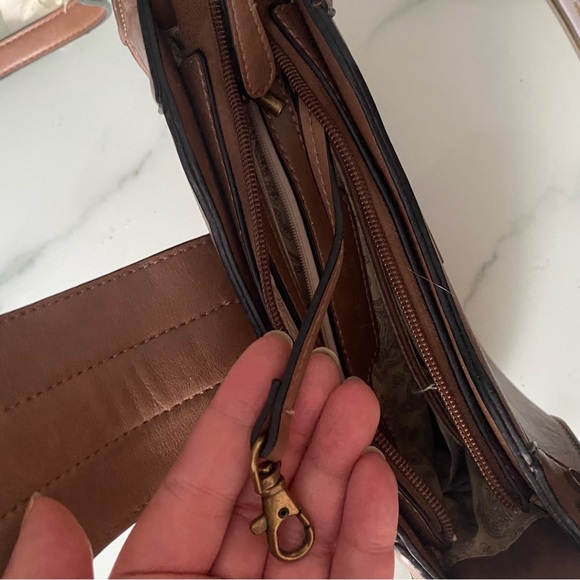 Simply Noelle structured crossbody - Picture 5 of 9